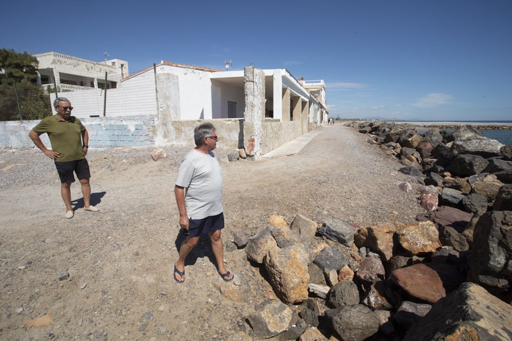 Vecinos de Almardà piden soluciones a los desperfectos ocasionados por las obras de Costas.