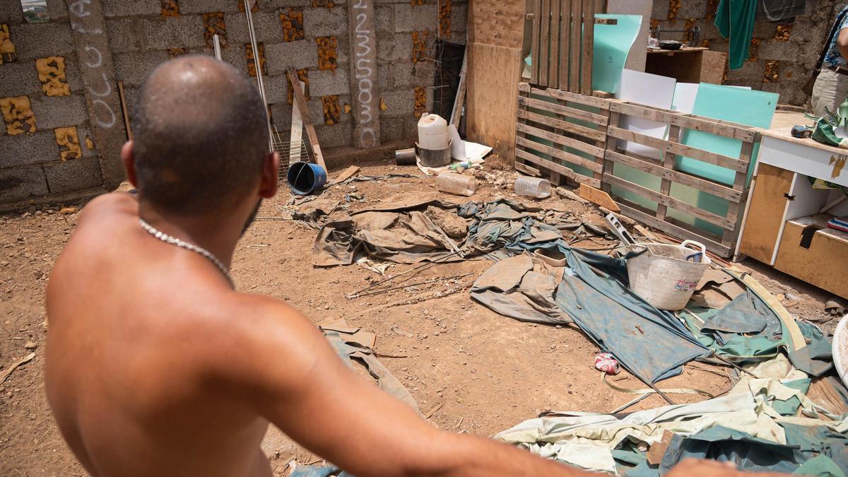 "No tenemos a dónde ir": así se vive en el poblado ilegal de Tenerife donde se desplegó un operativo policial contra la okupación