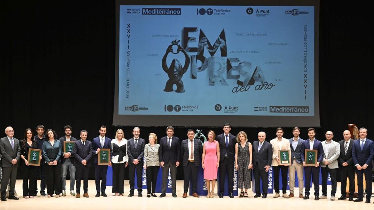 La pasada edición de los galardones culminó en la gran velada de la economía de Castellón en mayo del 2024. En la imagen, los ganadores de la convocatoria, junto con las autoridades.