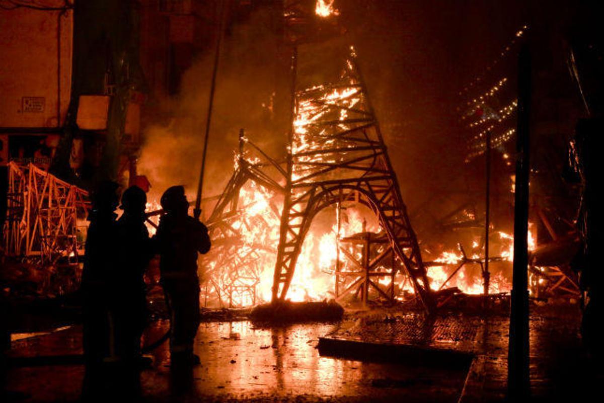 La cremà de la hoguera Foguerer Carolinas del año pasado