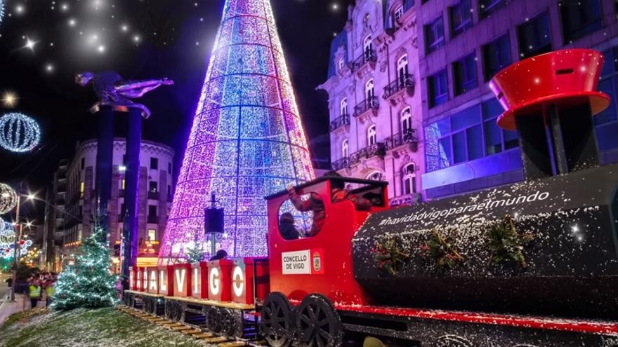 Tren con el que el Concello engalanó Porta do Sol en la Navidad de 2019