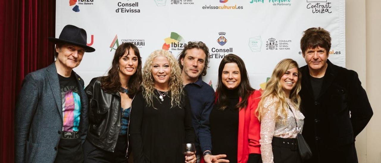 Tim Ries, Sophie Auster, Sean Yseult, el cónsul Santiago Herrero, Cora Cabada, la galerista Clara Andrade y Clem Burke, en Nueva York