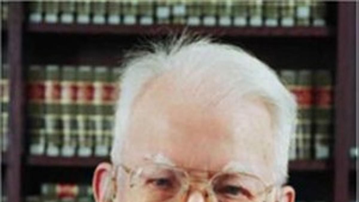 El economista Ronald Coase, premio Nobel.