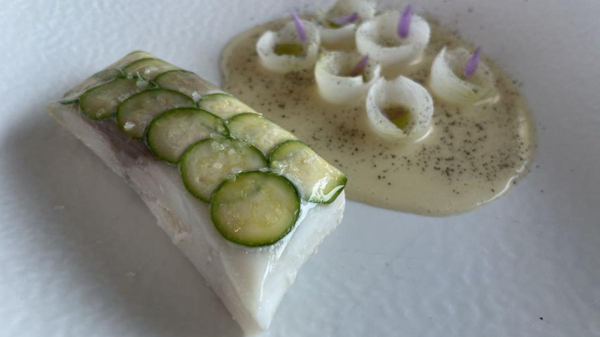 Brotes de espinacas con huevas de 
trucha y Menjar Blanc.