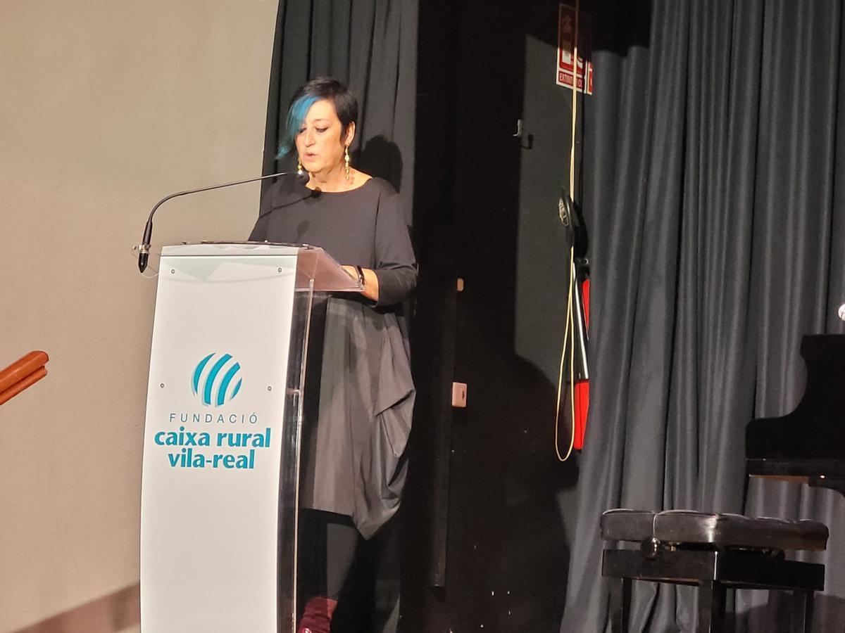 La directora del centre, Lucía Adsuara, durant la lectura del seu discurs.