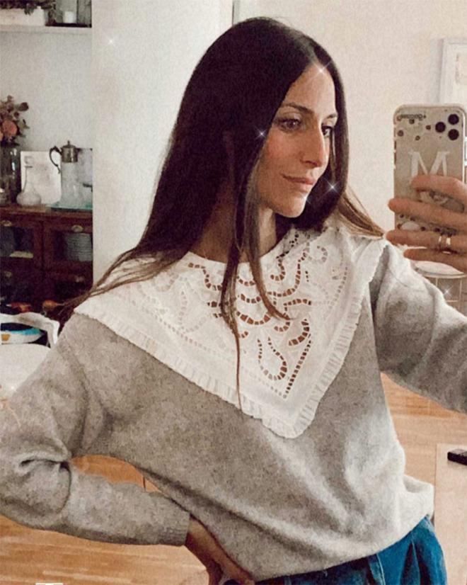 La estilista María Borbolla con el jersey de punto gris con cuello bordado blanco de Zara Kids