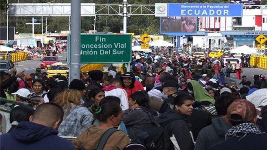 Más de 13.000 inmigrantes venezolanos logran cruzar la frontera hacia Ecuador