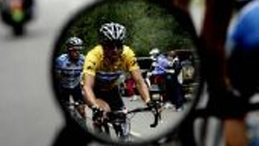 Lance Armstrong cede el amarillo y se libera de parte de las presiones