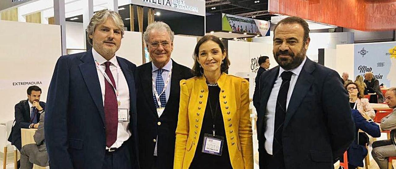 El hotelero José Codolá, Zoreda, de Exceltur, la ministra Maroto y Escarrer en la feria de Londres.