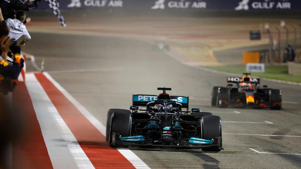 Hamilton y Verstappen han protagonizado una carrera espectacular