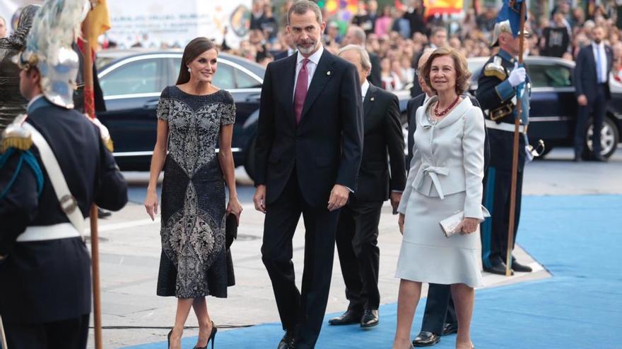 Premios Princesa 2018: Letizia deslumbra en la alfombra azul de los Premios