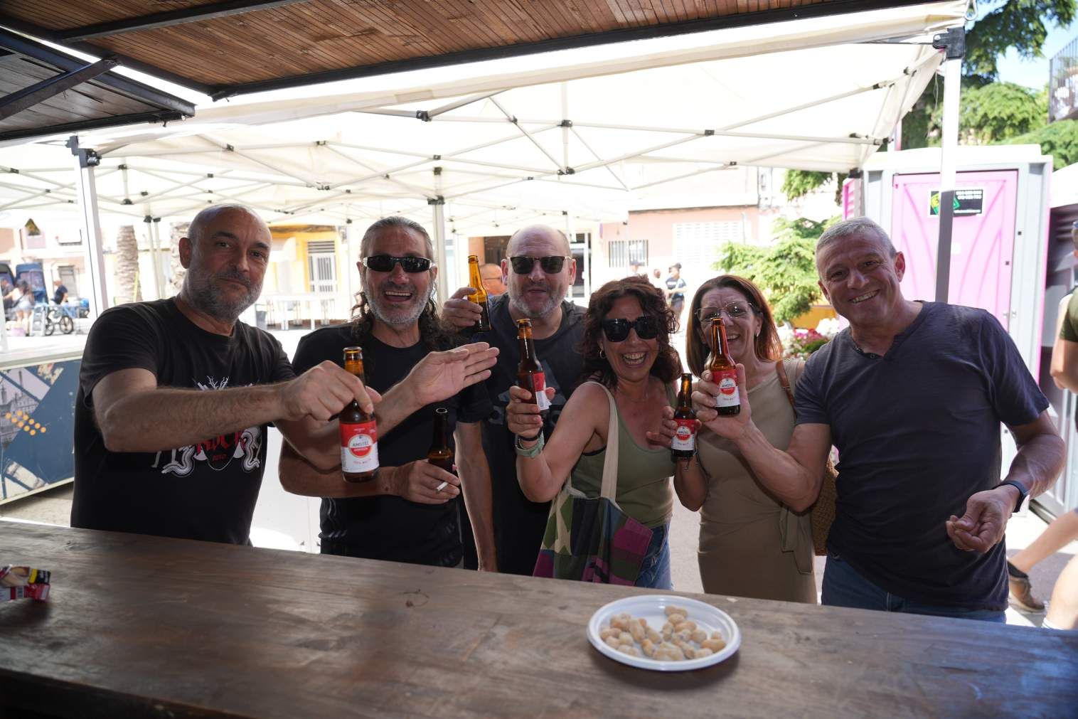 El Grau da inicio a las fiestas de Sant Pere con pólvora, bous y música