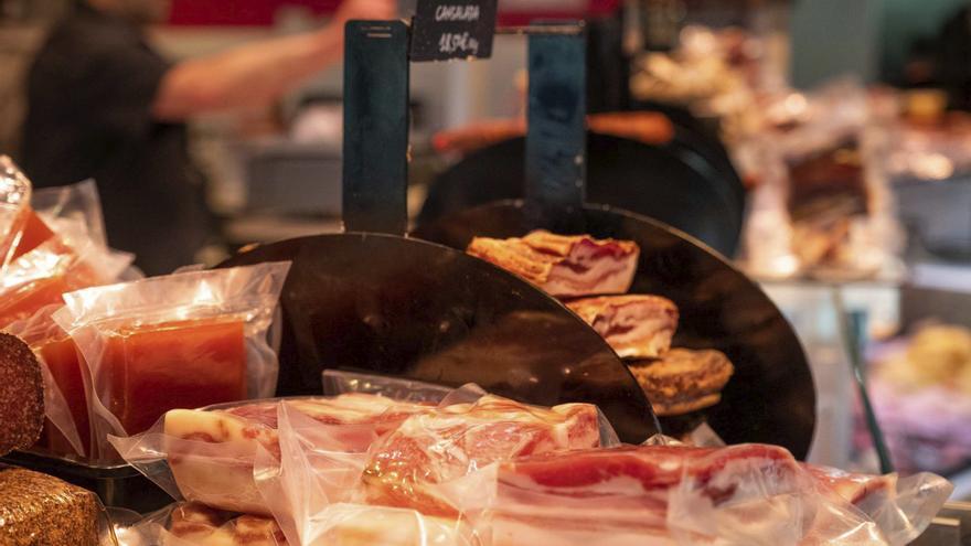 Detall del taulell de la  carnisseria Can Martí de Figueres.