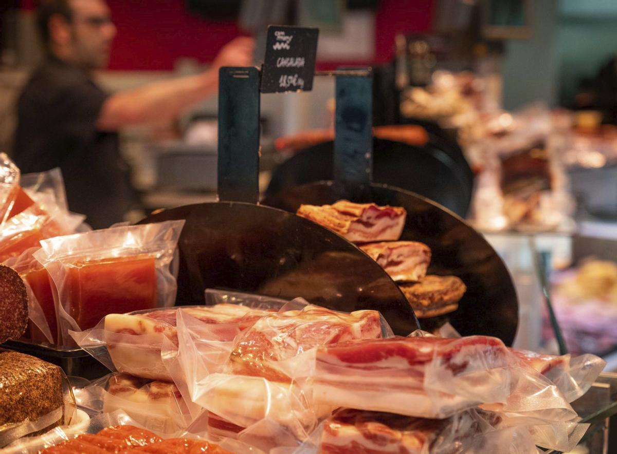 Detall del taulell de la  carnisseria Can Martí de Figueres.