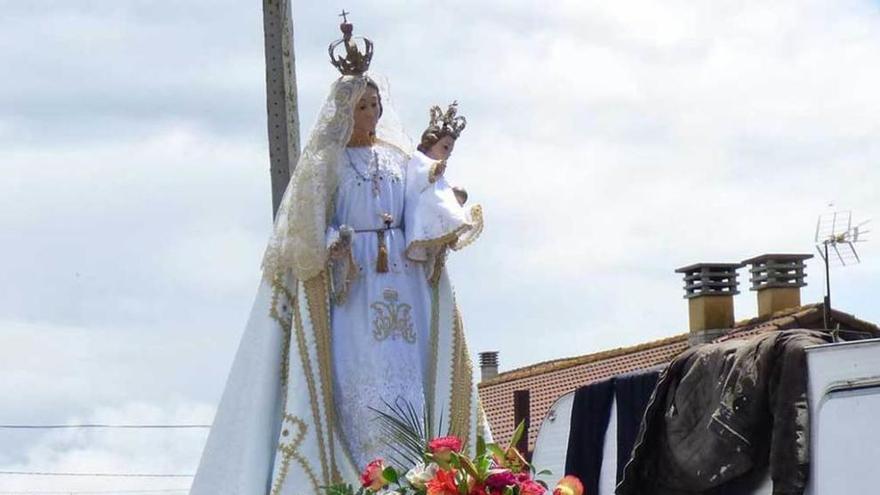 Oles le pide salud a su Virgen