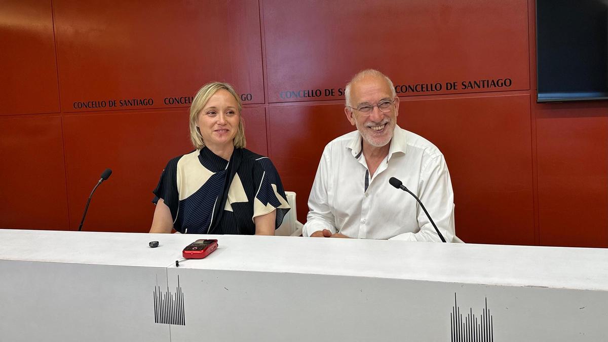 O voceiro do PSOE de Santiago, Sindo Guinarte, xunto á concelleira Marta Abal