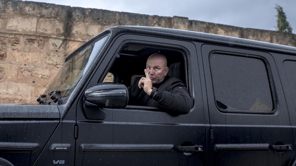 Volckmann, en una imagen de archivo, dirigiéndose a los medios a la salida del aparcamiento del Estadi Balear en su coche particular.