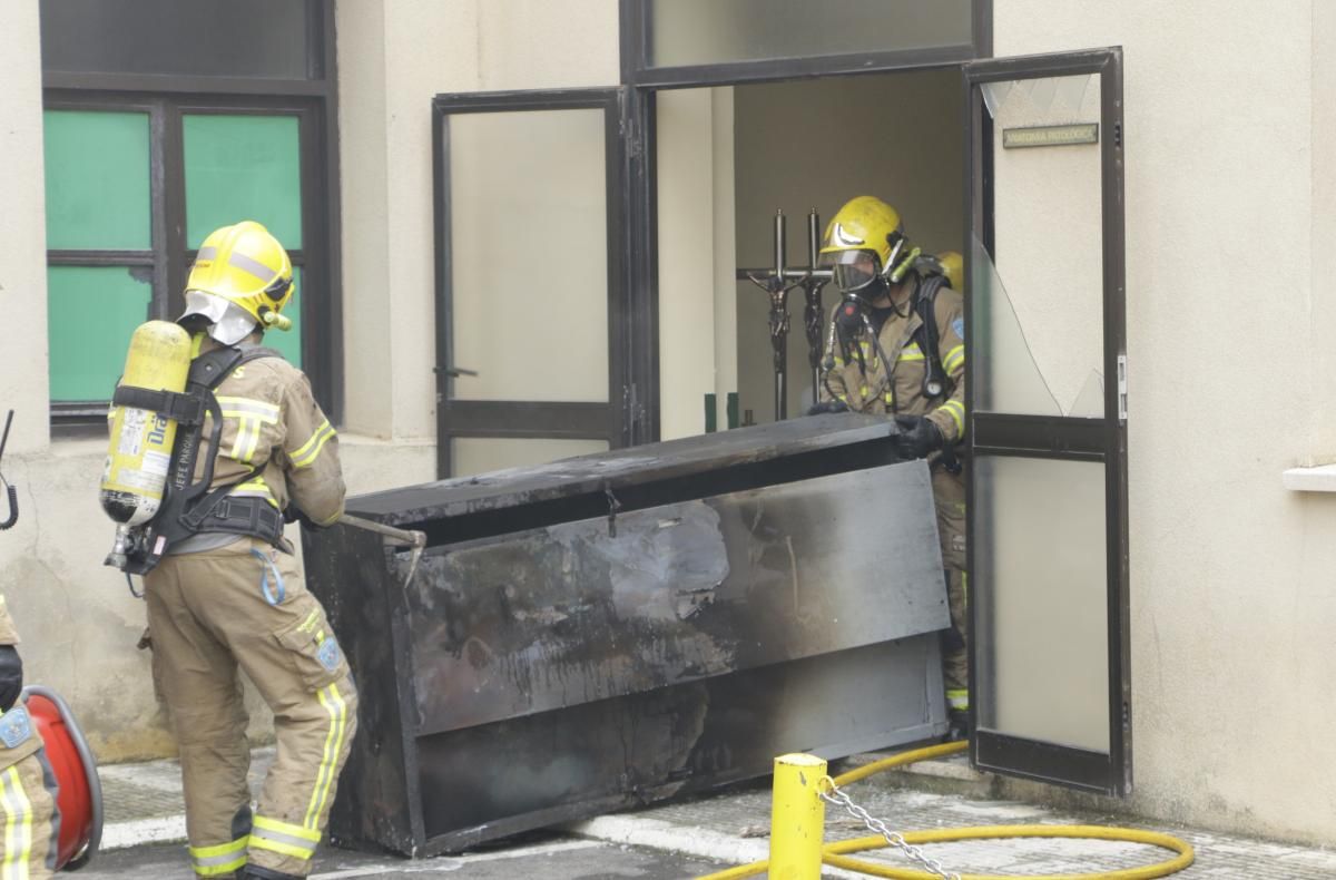 El incendio del hospital Virgen de la Montaña de Cáceres en imágenes