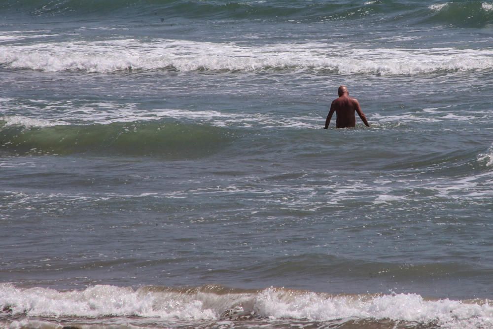 Tramo de la playa de Guardamar donde una pareja murió ahogada