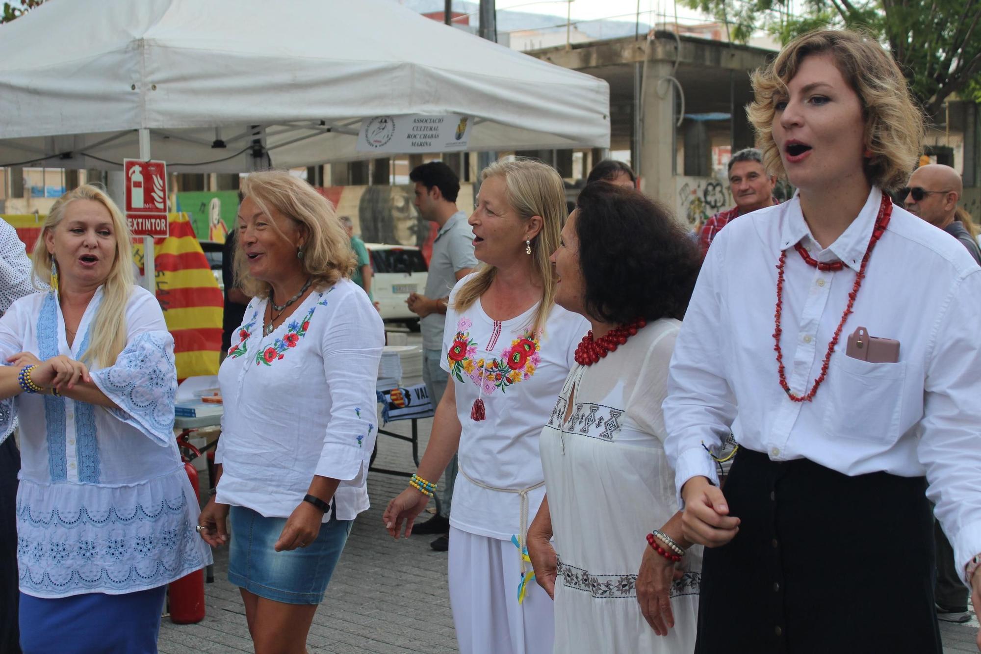 La Feria de Asociaciones llena la calle la Vía de entidades sin ánimo de lucro