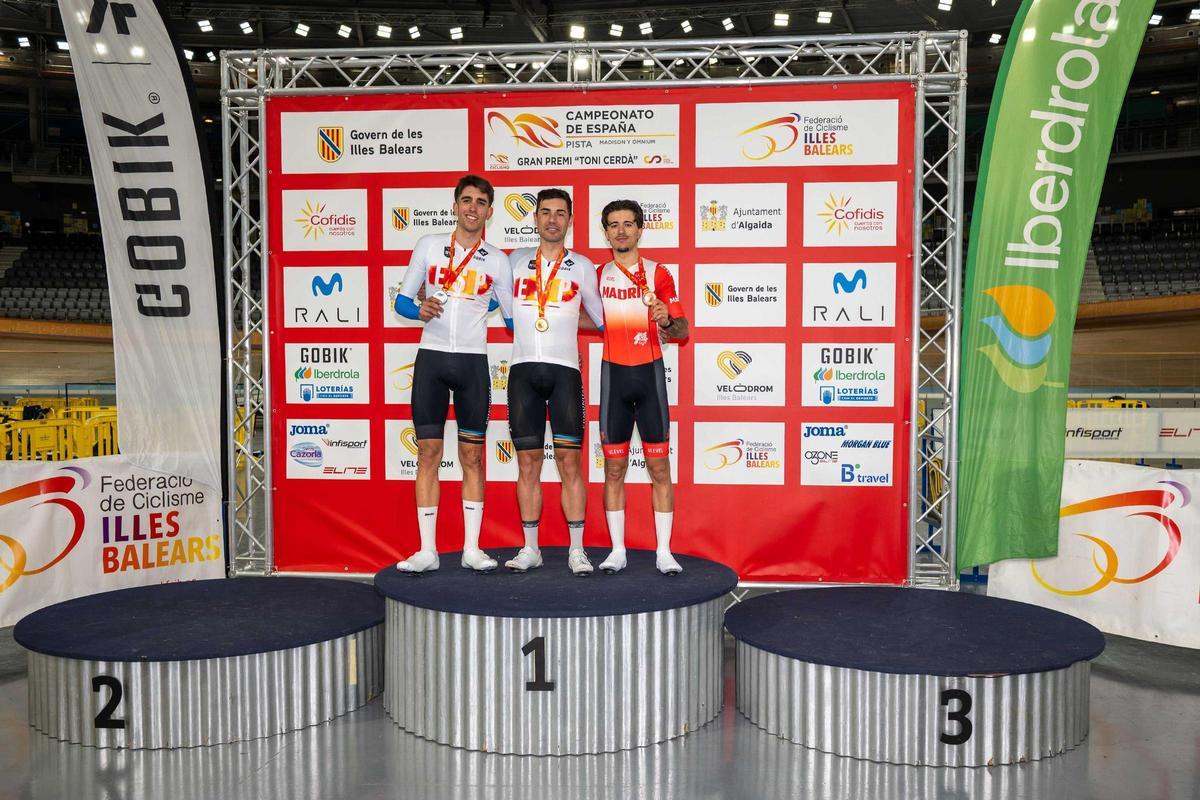 El podio de la prueba omnium, con el también valenciano Héctor Álvarez.