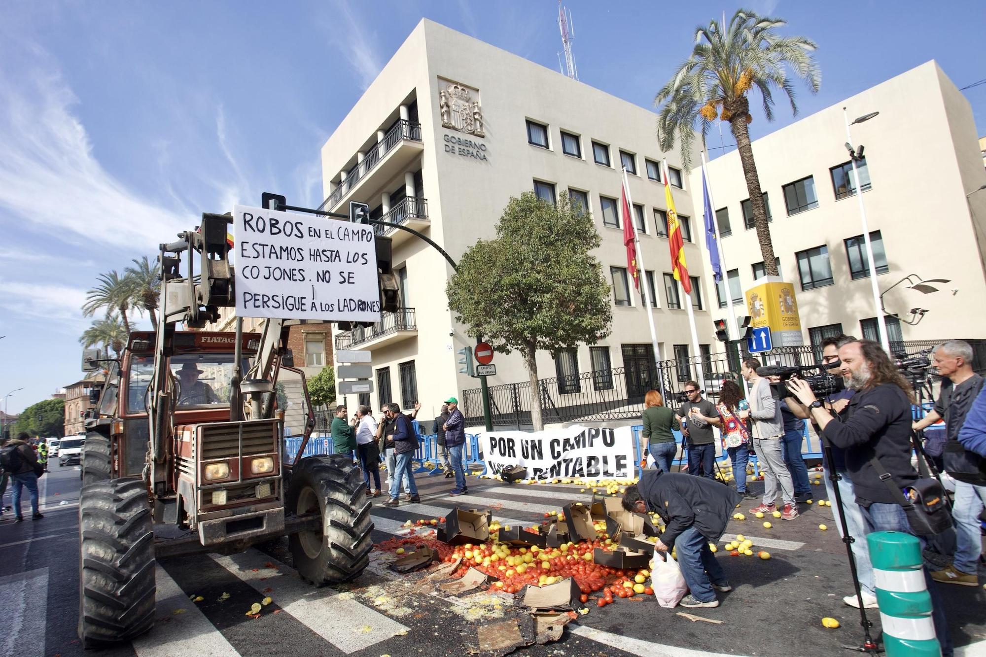 FOTOS: Los agricultores colapsan Murcia el 21F para protestar por la situación del campo