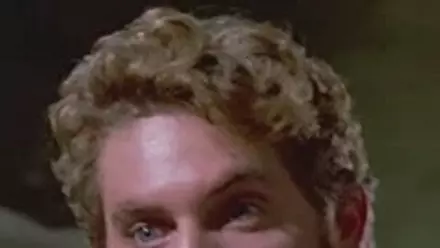 Eddie (Chris Penn)