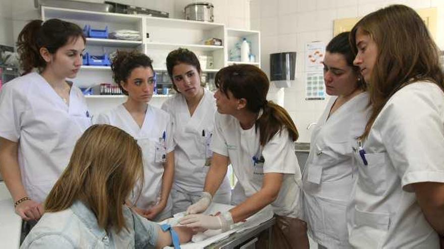 Alumnas de enfermería en el Hospital Carlos Haya.