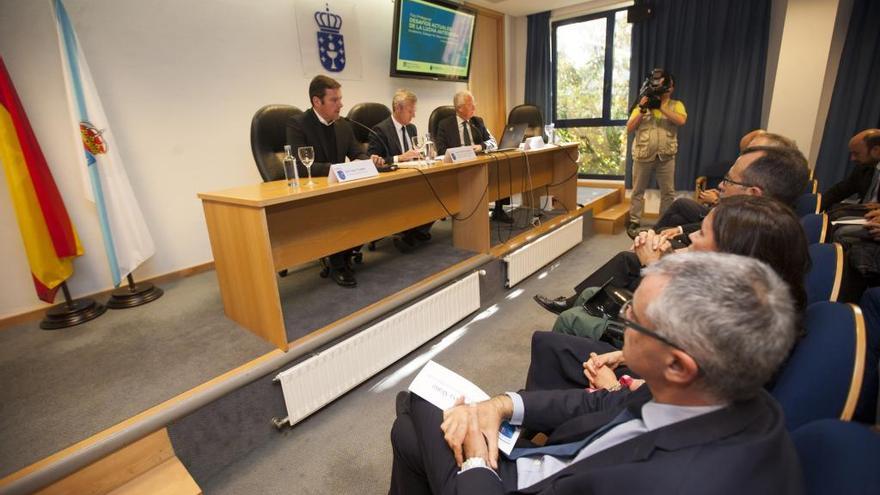 Acto inaugural de la jornada sobre &quot;Desafíos actuales en la lucha antidroga&quot; que se está celebrando hoy en la Agasp. // Bernabé / Cris M.V.