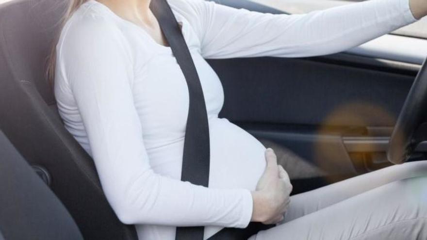 Cinturones de seguridad para extremar las precauciones de las embarazadas en el coche
