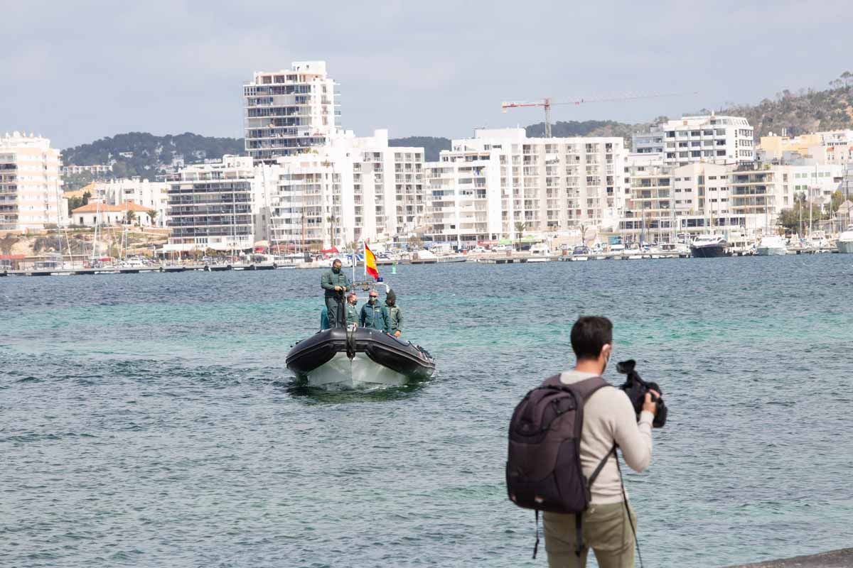 Sant Josep inicia la retirada de 156 muertos del fondo de la bahía