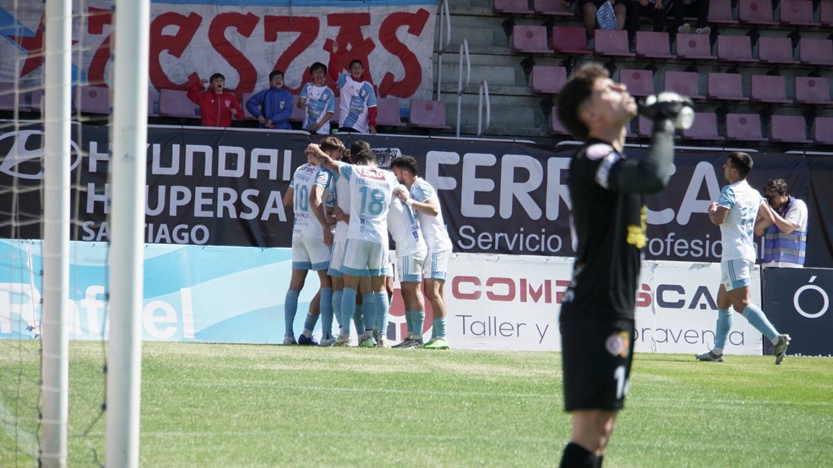 SD Compostela 3 - Palencia 0: las imágenes del partido