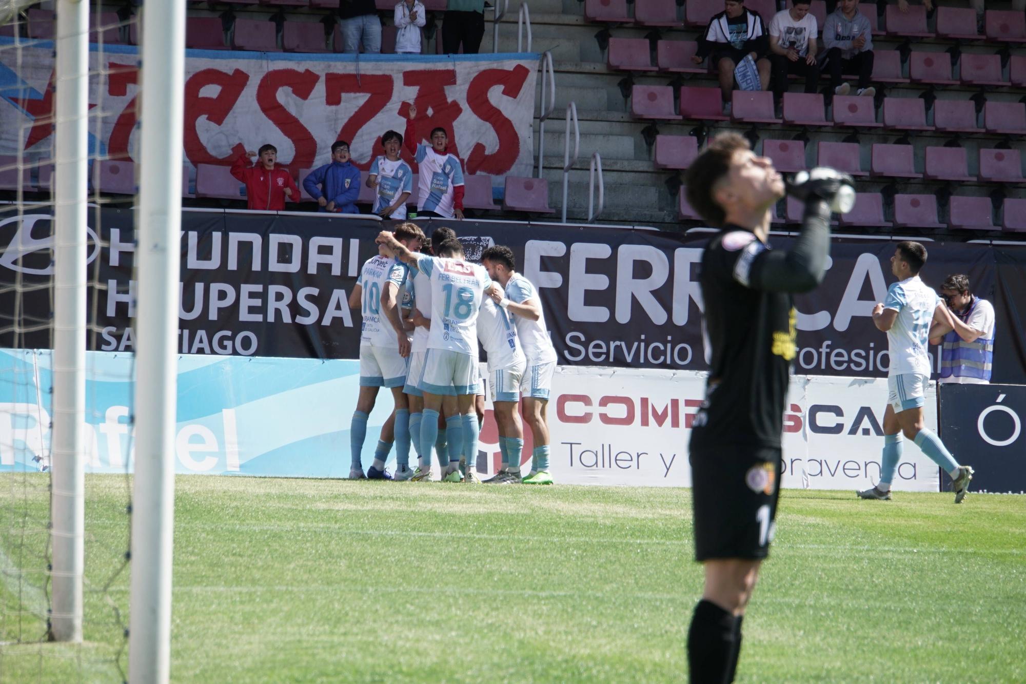 SD Compostela 3 - Palencia 0: las imágenes del partido