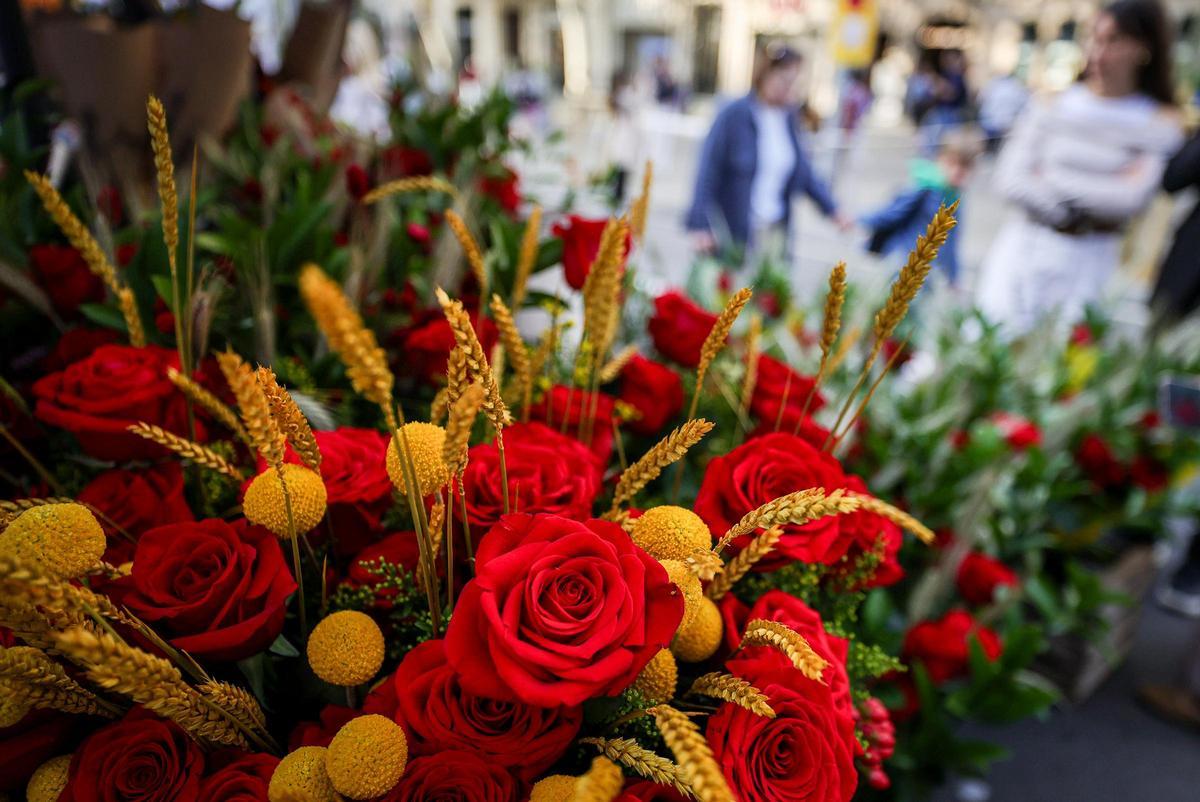 Celebración de Sant Jordi en las calles de Barcelona