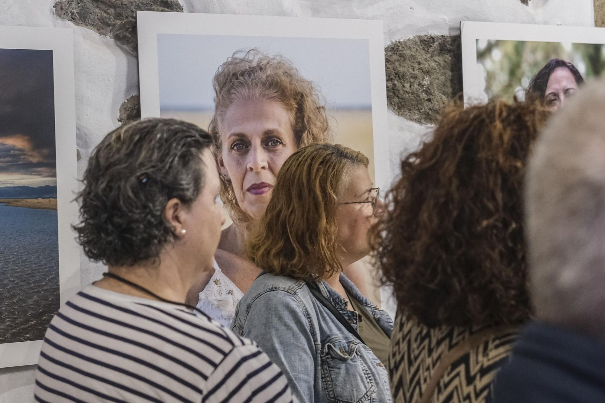Exposición fotográfica 'Mi identidad' sobre mujeres cuidadoras