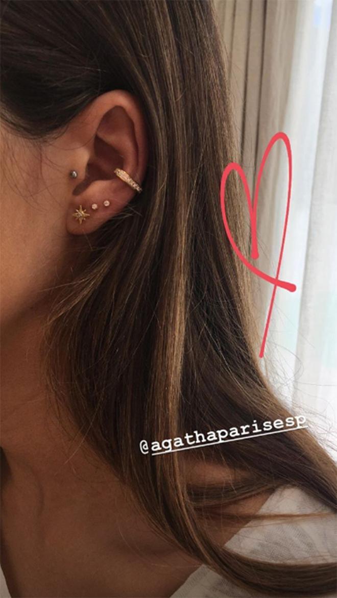 Sara Carbonero se hace dos piercings nuevos en la oreja izquierda