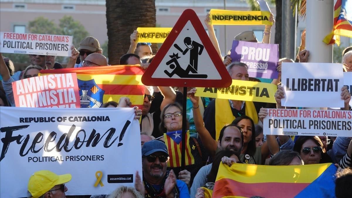 zentauroepp50593488 barcelona  26 10 2019  pol tica  manifestaci n contra la sen191026185915