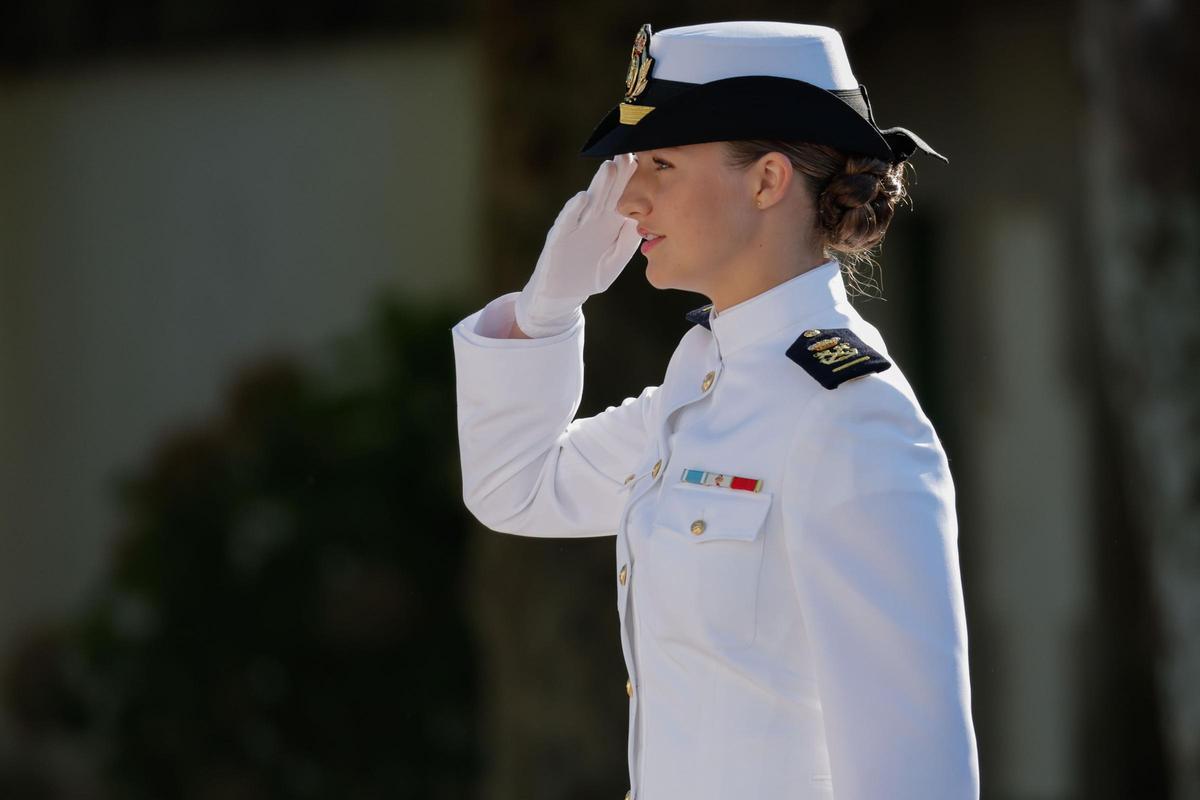 La princesa Leonor durante una ceremonia este jueves en la Escuela Naval Militar de Marín.
