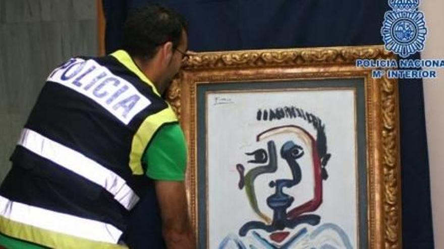 Ocho detenidos por intentar vender una obra falsa de Picasso por 100 millones en Benidorm