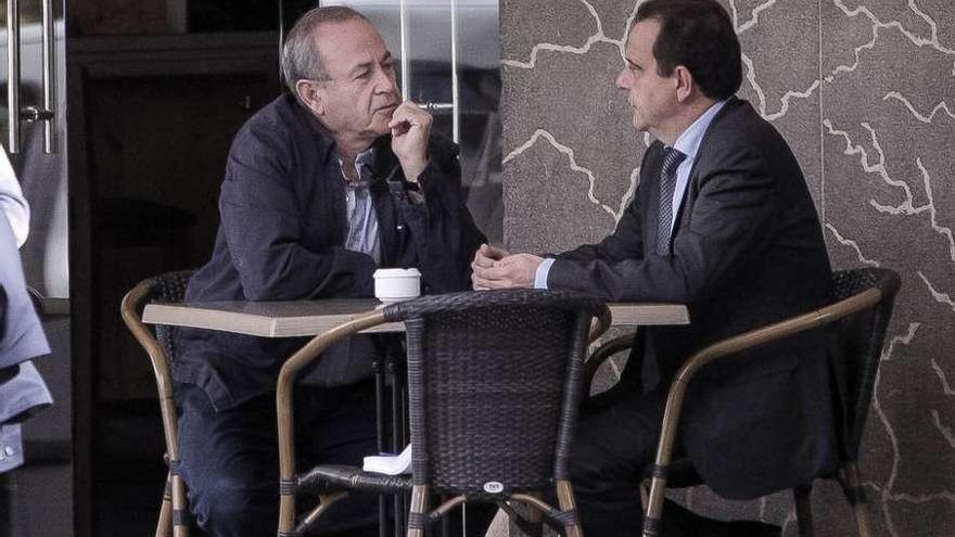 El juez José Castro y el fiscal Pedro Horrach cuando compartían mesa, antes de la imputación de la Infanta.