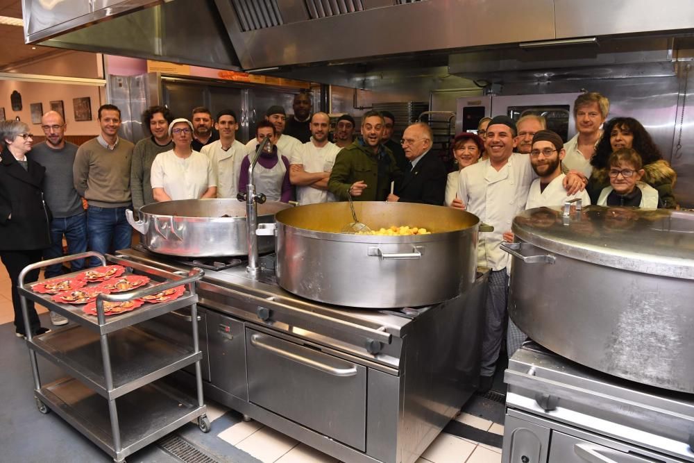 El alcalde visita la Cocina Económica por Navidad