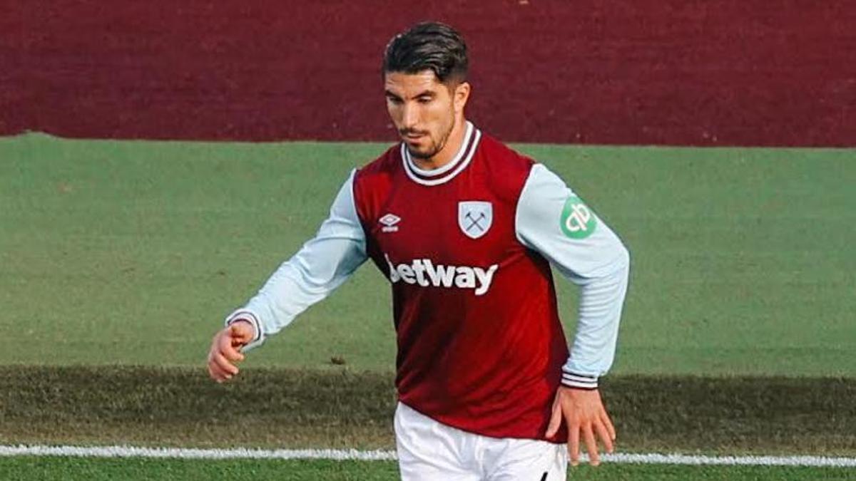 Soler disputando un partido de Premier League