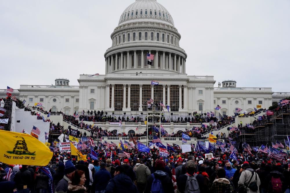 Una torba de seguidors de Trump assalta el Capitol