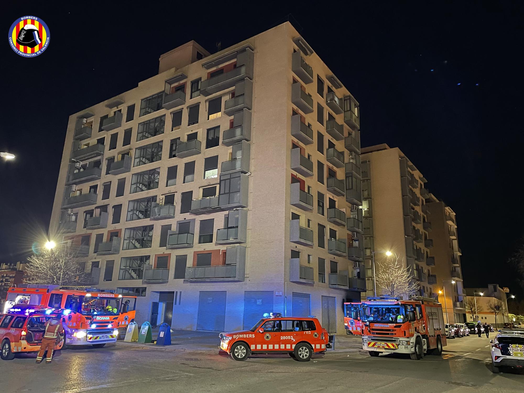 Un incendio en un garaje obliga a evacuar a más de 100 familias en Alaquàs