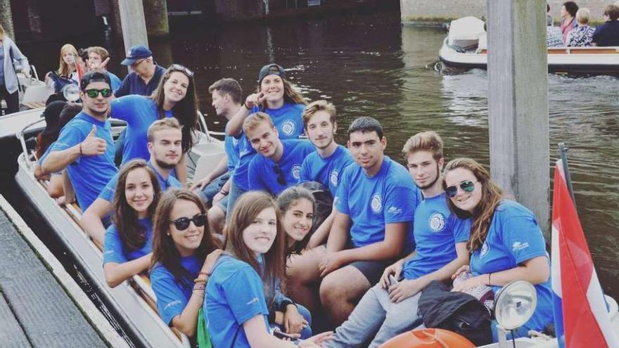 Los jóvenes lalinenses disfrutan de actividades en Holanda