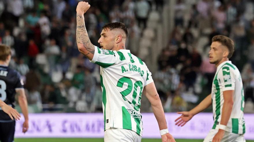 Antonio Casas celebra su gol ante el Cádiz en El Arcángel, el pasado viernes.