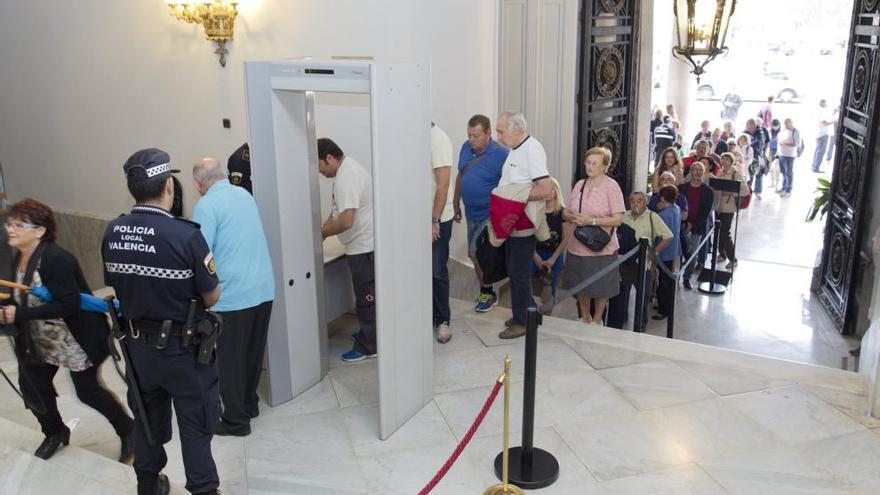 Arco de seguridad del consistorio.