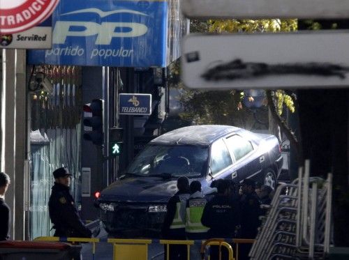 Un hombre empotra coche en la sede del partido popular en Madrid