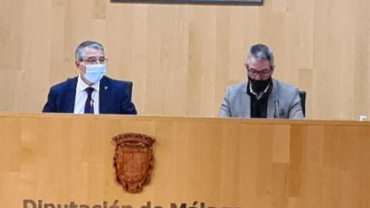 Juan Carlos Maldonado, junto a Francisco Salado en el pleno de la Diputación.