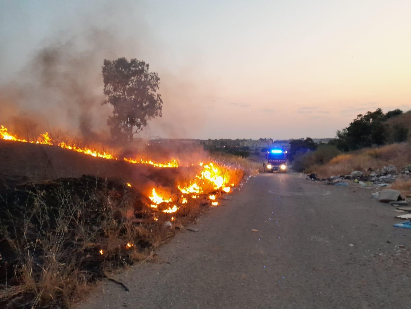 Así ha sido el incendio propagado en El Junquillo esta madrugada